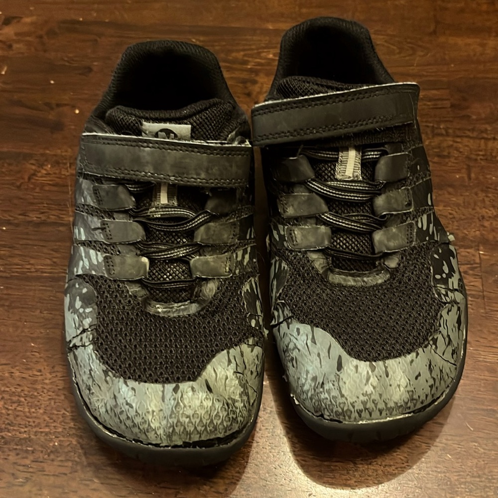 Merrell Trail Glove Youth barefoot shoes. size 1.5.